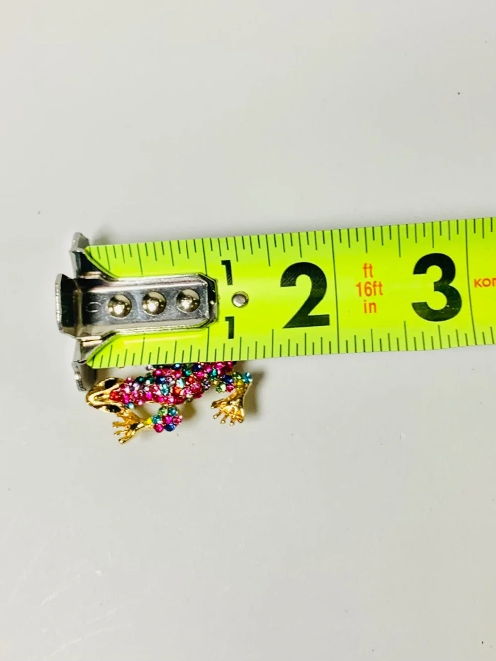 Sparkly Multicolored Rhinestone Gekco Lizard Novelty Brooch Pin Pink Gold-tone
